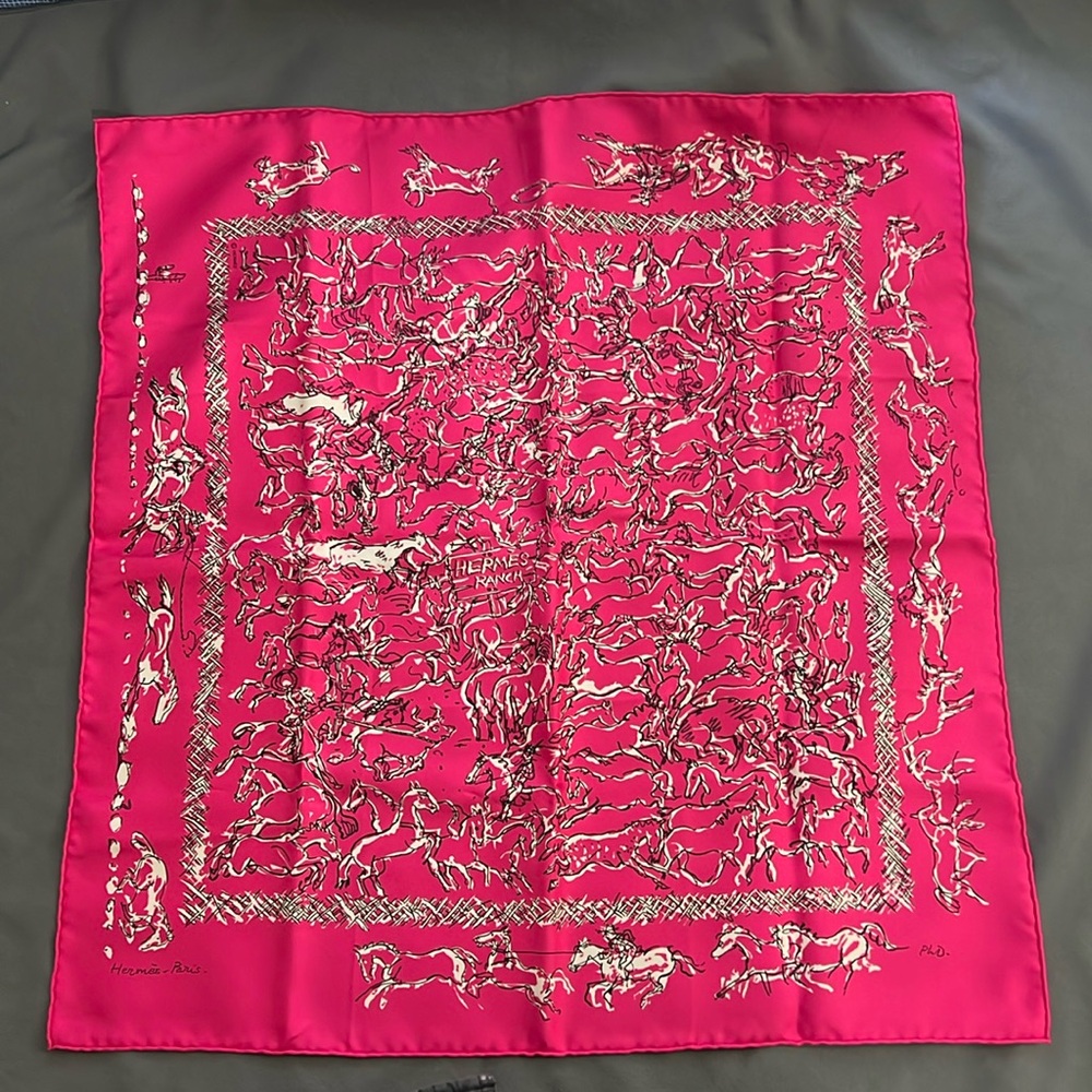 Hermes silk scarf 21x21”
Excellent condition